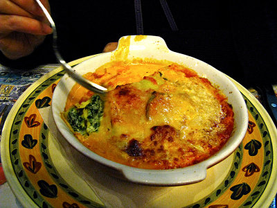 Crêpes filled with spinach in a tomato and cream sauce .. 5799