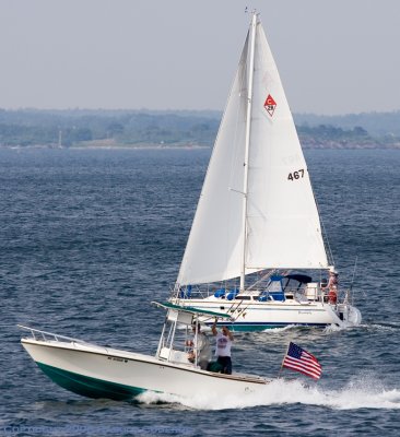 Powerboat and sailboat [4099].jpg