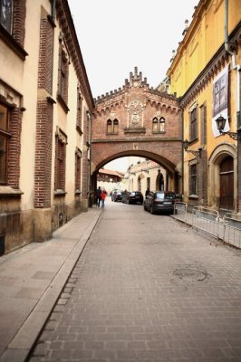 Krakow street  arch.JPG