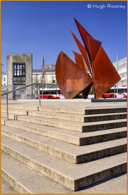  Ireland - Galway City - Eyre Square with sculpture 