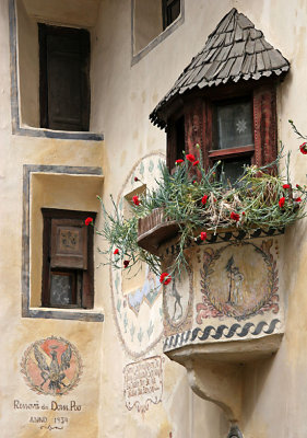 Engadiner window with its typical carnation