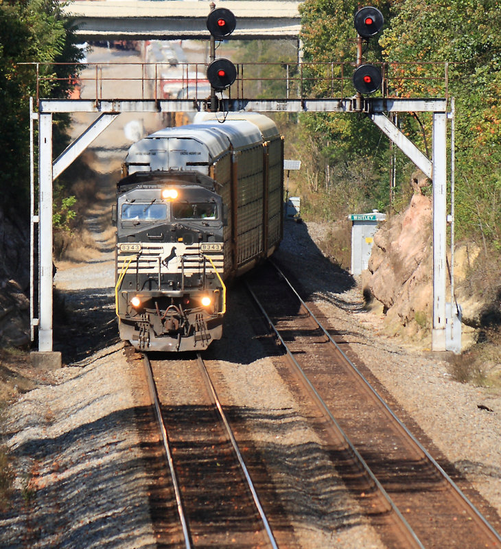NS 197 hangs a right and takes #2 track at Whitley 