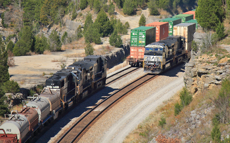 Southbound 215 passes the rear of 224 and the head end of 168, both waiting to get into Burnside 