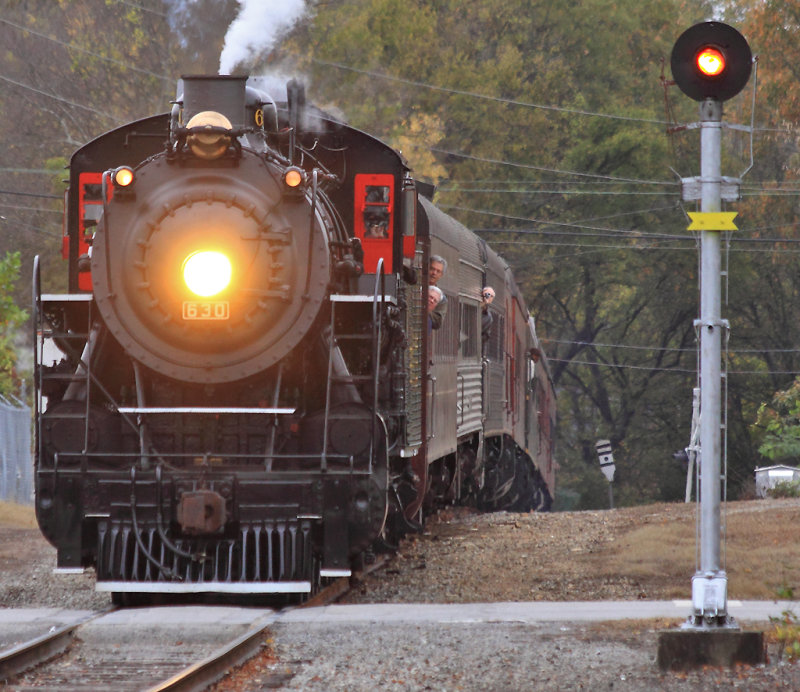 Southbound 630 passes one of the few signals on the C&C 