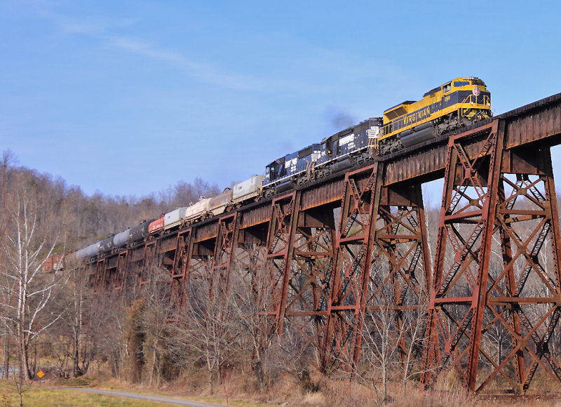 NS 1069 leads a pure EMD power set and train 117 across the Green River Bridge at Southfork KY 