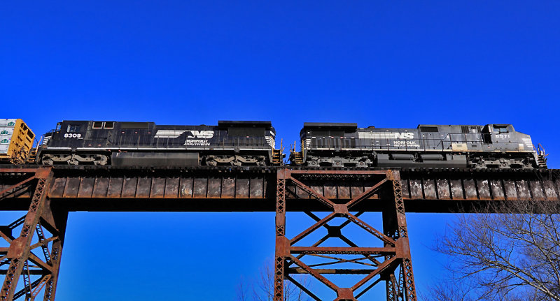 Southbound on the Green River Bridge 