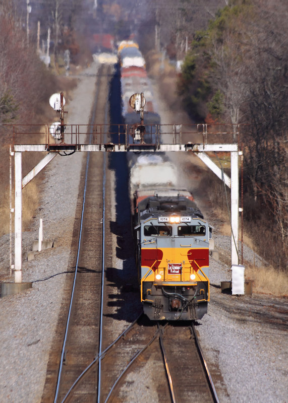 NS 117 climbs out of Oneida TN with DL&W 1074 on the point 