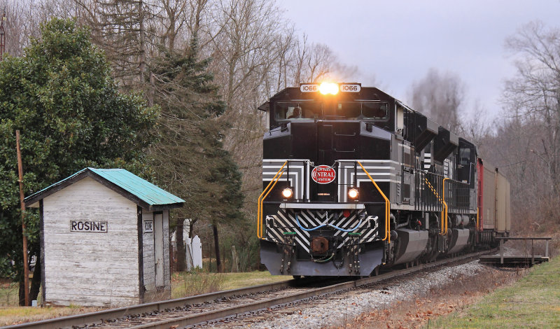 NYC 1066 on the point of a P&L Northbound passes through Rosine KY, the birthplace of Bluegrass Music 