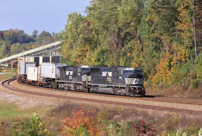 Southeast coal's idle unit train loadout looms in the background as train 229 hustles the UPS loads South. 