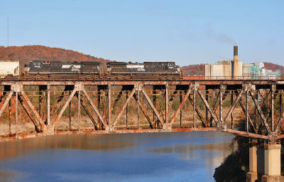 NS 111 crosses the Cumberland River bridge at Burnside KY