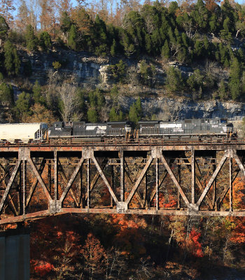 NS 111 crosses the Cumberland River bridge at Burnside KY 