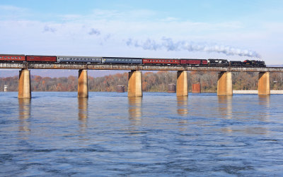 SR 630 brings NS 955 across the Tennessee River as they head North for Harriman 
