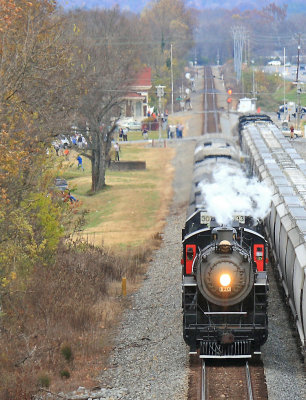 Southbound 630 leaves a happy crowd in her wake at Spring City 