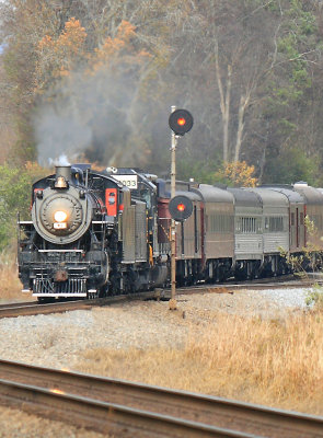 With a rod bearing running warm, 630 eases along at South Roddy