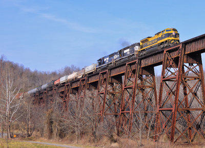 NS 1069 leads a pure EMD power set and train 117 across the Green River Bridge at Southfork KY 