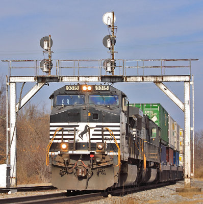 The queen of the fleet NS 229 under the signals at Junction City 