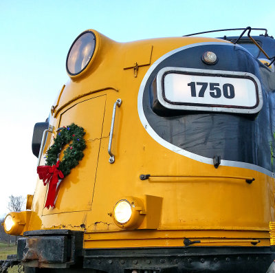 KJRY 1750 all decked out for the Santa train at Cuba, IL 