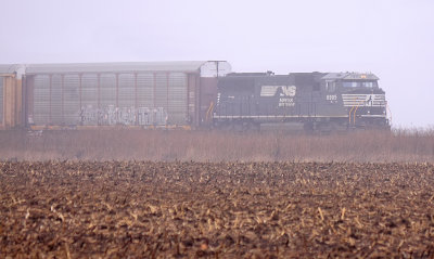 NS 6905 in the fog at Righter IL 