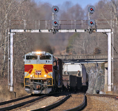 Southbound NS 117 tops over Kings Mountain with NS 1074 on the point 