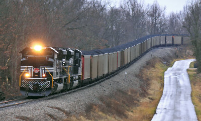 P&L LSX1 Northbound at Summit KY, with 105 loads of coal for the TVA 