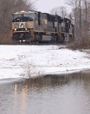 NS 111 with a SD70M leadng at Lake Wells 