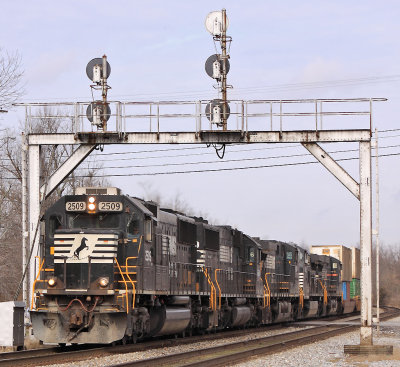 A standard cab SD70 leads NS 295 under the signals at Juntion City 