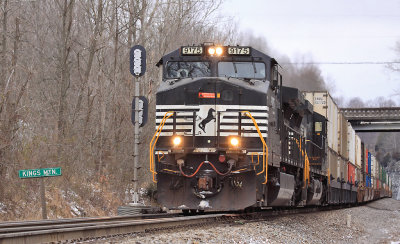 Southbound 295 with a battered old Dash-9 at Kings Mountain 