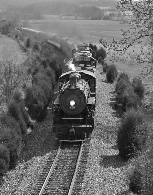 NS 957 drops down the hill near the Mohawk Creek bridge, just East of Bulls Gap