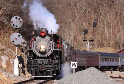 NS 958 gets back on the move at Marion, after a brief stop to inspect the locomotive.
