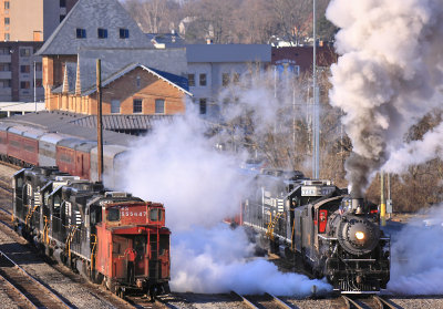 With almost 500 passengers on board, 630 makes a smokey departure from Bristol Va
