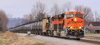 NS 68K grinds up Moreland Hill with a new BNSF GE on the point 