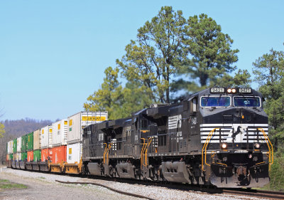 NS 215 rolls through Milidgeville, at a spot that once had a great set of GRS searchlight signals. 