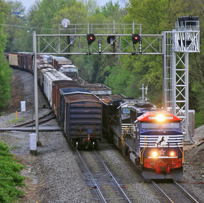 The bottom of 170 clears the head end of 179 just in the nick of time under the signals at Southern States 