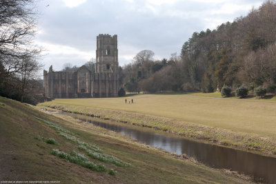 Fountains Abbey with 1DS II and iPhone 4S