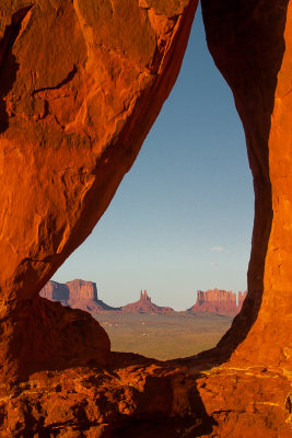 Teardrop Arch - Monument Valley