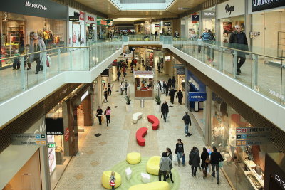 Shopping centre nakupovalno središče_MG_5391-111.jpg