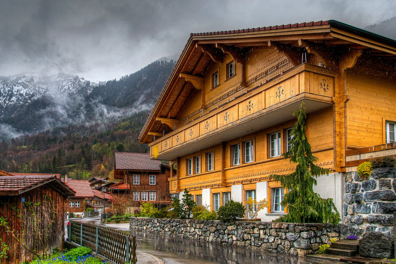 Big house in the rain, Brienz
