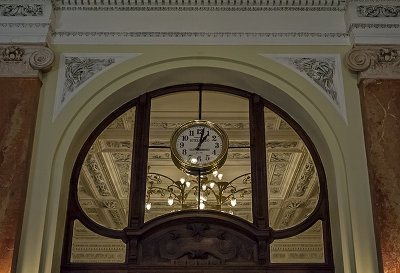 Hungarian Central Bank, entry window