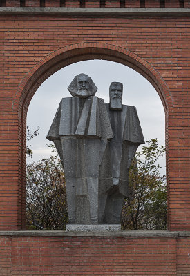 Gate: Karl Marx, Friedrich Engels