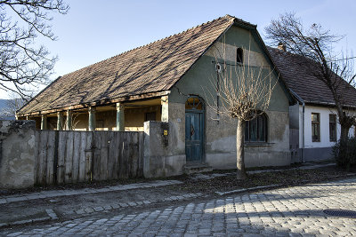 Szigetmonostor house
