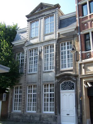 1757 HERENHUIS MET HARDSTENEN GEVEL