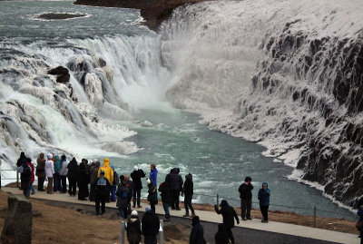 Gullfoss crowd 