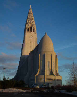 Hallgrimskirkja Reykjavik_despite being made of concrete, I think that this church has a pleasant feel to it