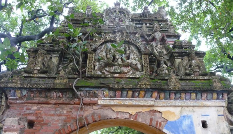 Sculpted arch, Hindu arch