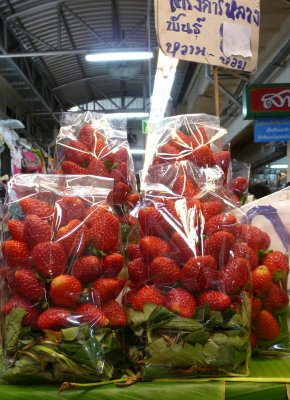 Strawberries, Talat Warorot