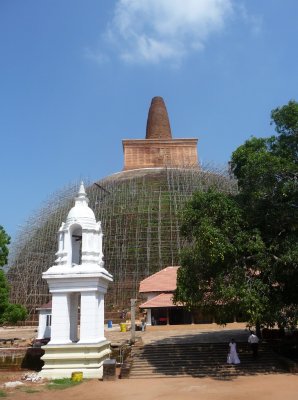 Abhayagiri Dagoba - under scaffolding