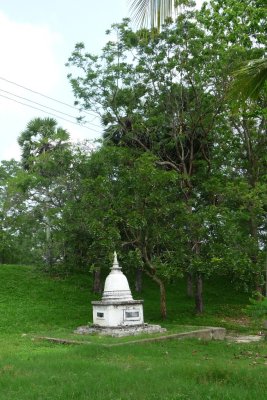 Yapahuwa - small stupa