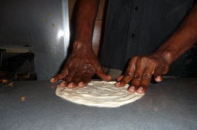 Kandyan Muslim Hotel - making roti
