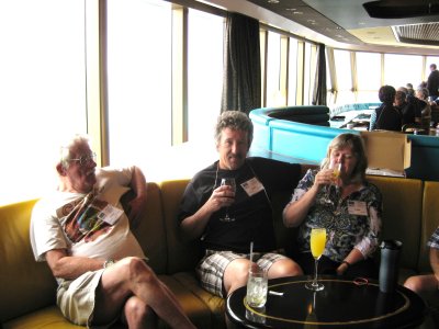 Glen & Dianne from Nanaimo (Serayace) & Steve (Los Cruceros) at the M & G