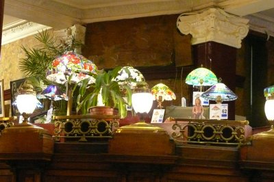There is lots to look at in the cafe! Lots of Art Nouveau and Tiffany lamps!